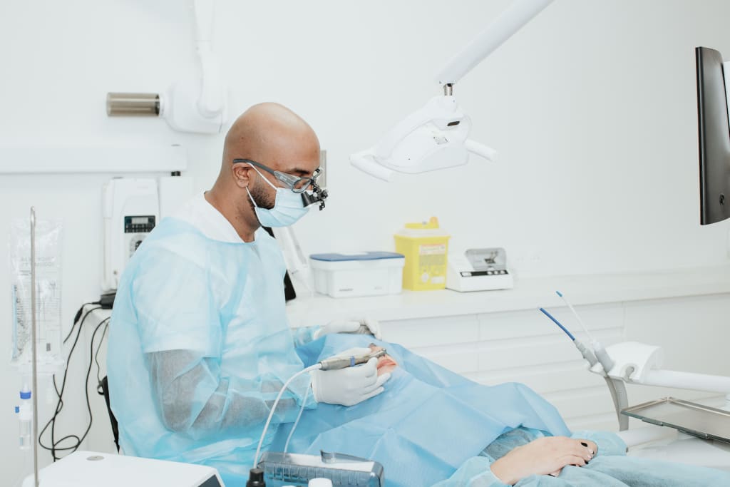 Séance de soin au cabinet du Dr Abdoul Mohammad